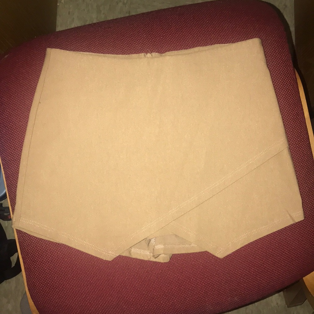 Envelope Skort - Picture 2 of 6